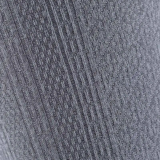 facilité d'enfilage grâce au tricotage spécifique des chaussettes fast contention en coton de Thuasne