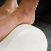 Coussin relève jambes à mémoire de forme